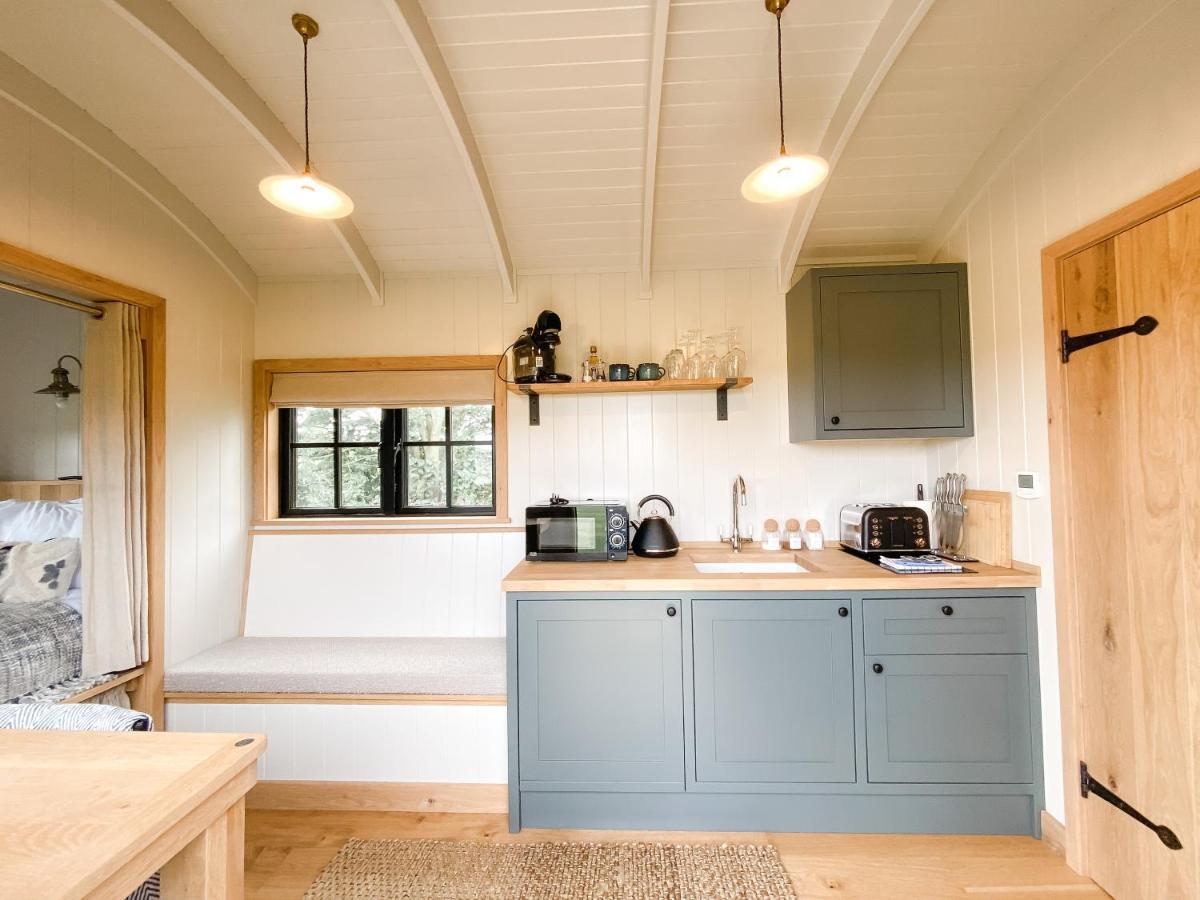 The Black Swan Shepherd Hut Ketton Buitenkant foto