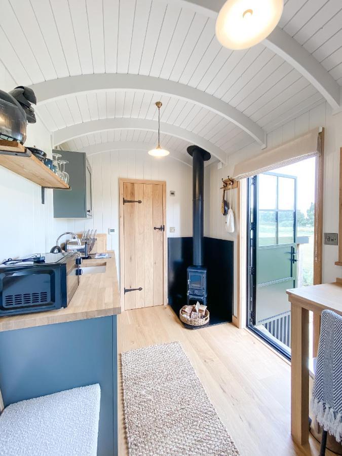 The Black Swan Shepherd Hut Ketton Buitenkant foto